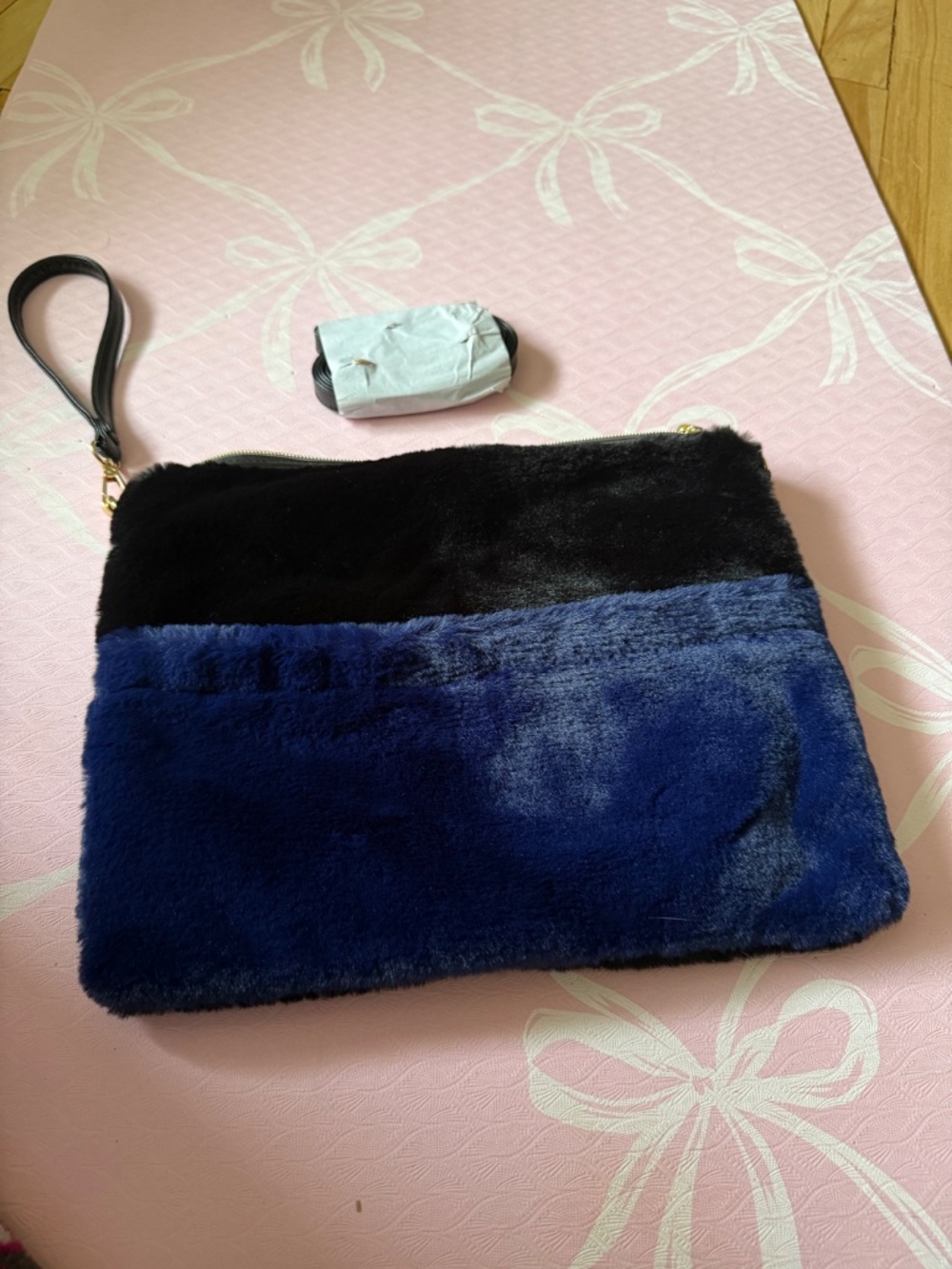 Purse - Picture 2 of 2